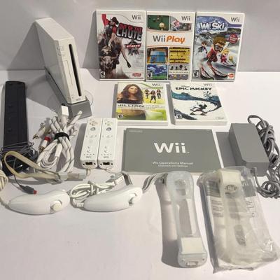 Wii Console with Controllers & Games 