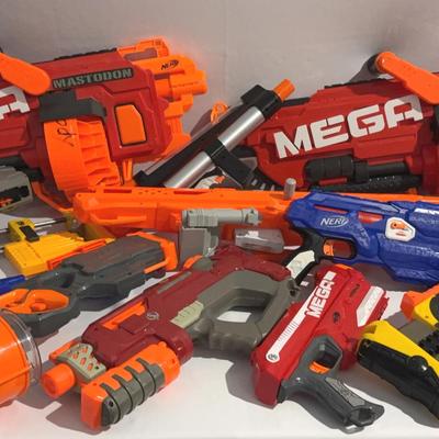 Lot of 14 Nerf Guns & bullets 