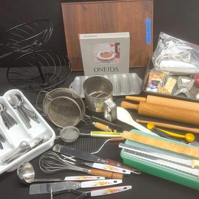 Lot Of Vintage Kitchen Items, Wherever Aluminum Cornbread Pan, 1940S Wood Knobs/Chore Knobs, Etc.