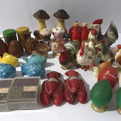 Collection of vintage porcelain ceramic salt pepper shakers mixed varieties 50s, 60s, 70s, 80s L2