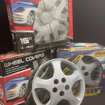 Lot Of Genuine Toyota 42621-AB100 Wheel Caps/Hubcaps And 40521-AE03016 Wheel Caps/hub Caps 