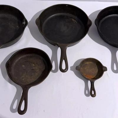 Lot Of Cast-Iron Skillets-Wagner, Erie, Lodge - circa 1870-present 
