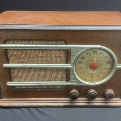 Vintage 1946 Silvertone model 6050 tube radio