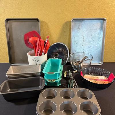 Bakers Dream Lot W Loaf And Cake Pans, Jumbo Muffin Tins, Hand Crank Mixer