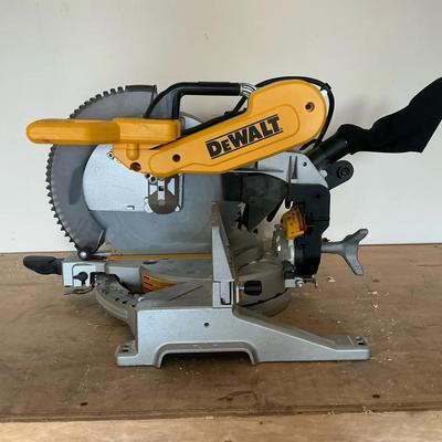 DEWALT 12-inch Double-Bevel Compound Miter Saw