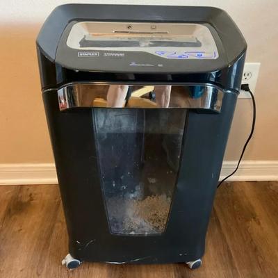 Staples Paper Shredder 