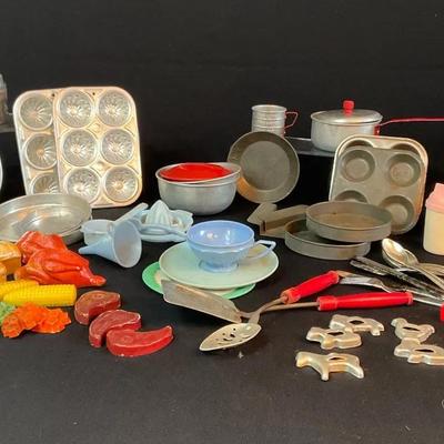 Vintage Kitchen Miniatures 