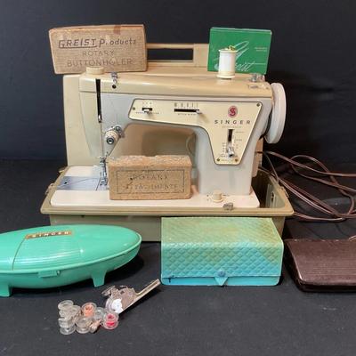 Vintage Singer Sewing Machine And Accessories 