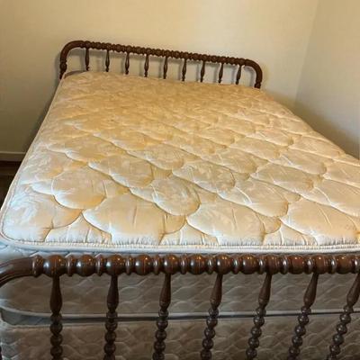 Spindle Bed With Mattress 