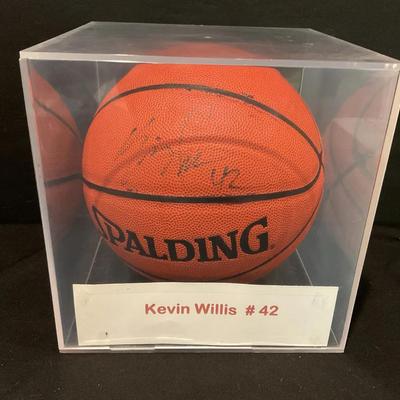 Houston Rockets Signed Basketball Kevin Willis #42