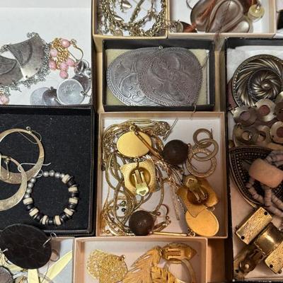 Sale Photo Thumbnail #57