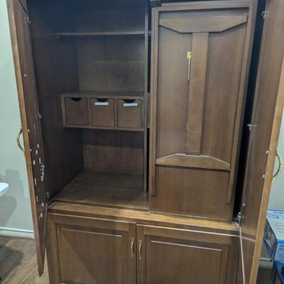 Sale Photo Thumbnail #40: Need a built in office with desk?
