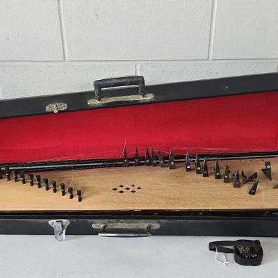Vietnamese Koto. 17-String Guzheng.