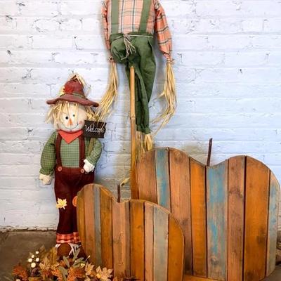 Rustic Halloween Decor With Outdoor Pallet Pumpkins, Scarecrows, Smalls