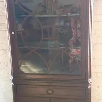 Thomasville Chair Company Antique Corner Cabinet Or Etagere