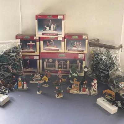 LeMax Village Collection Porcelain Houses With Figurines 