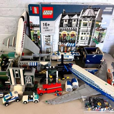 Huge Lot Of Loose LEGO City, Town Pieces & Playsets