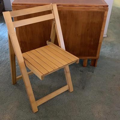 Drop Leaf Table With Four Folding Chairs
