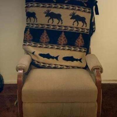 Recliner With Blanket 