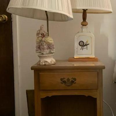 2 Decorative Lamps With Side Table 