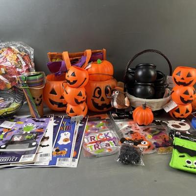 Sale Photo Thumbnail #57: Lot 73 – Halloween Decor, Window Stickers & More