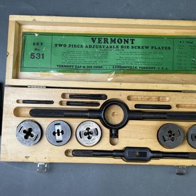 Sale Photo Thumbnail #38: Lot 54 – Vermont 2 Piece Adjustable Screw Plate Dies