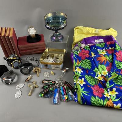 Sale Photo Thumbnail #33: Lot 49 – Vtg Masterpiece Books, Rosaries & More