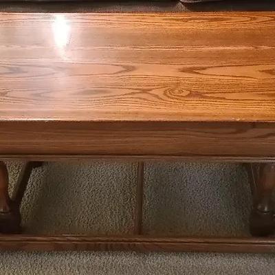 Three-Piece Wooden Coffee Table with Nesting Side Tables