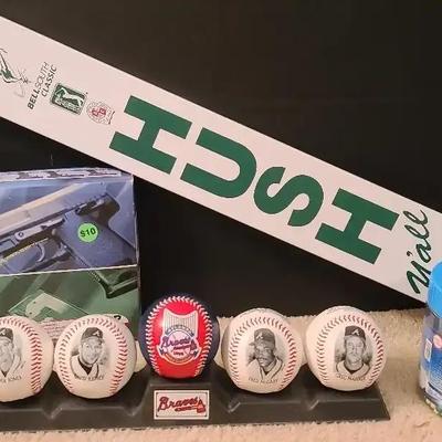 Atlanta Braves Collectibles & Sports Memorabilia
