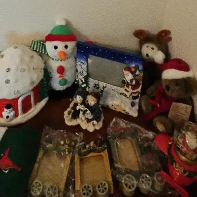 Holiday Frames And Decor 