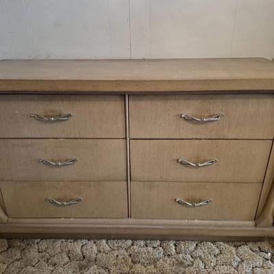 Dresser With Mirror