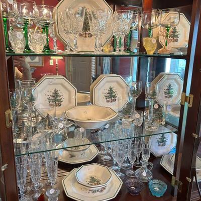 Sale Photo Thumbnail #402: 8 dinner plates, 8 salad plates, and 8 bowls available. One serving bowl. Nikko Japan. 