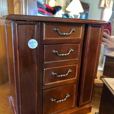 Sale Photo Thumbnail #578: Bombay Co. jewelry chest 