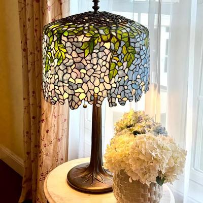 Tiffany Style Wisteria Table Lamp 