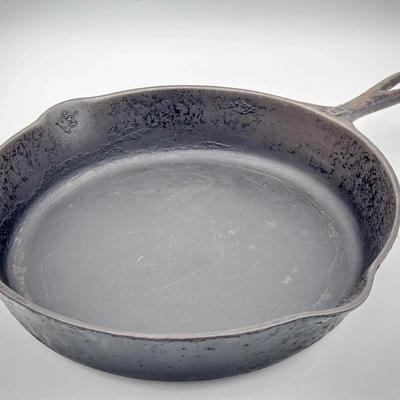 Cast Iron #8 Pan With Heat Ring