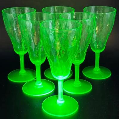(6) Diamond Classic Monogah Glasses with Ultraviolet Green Glow