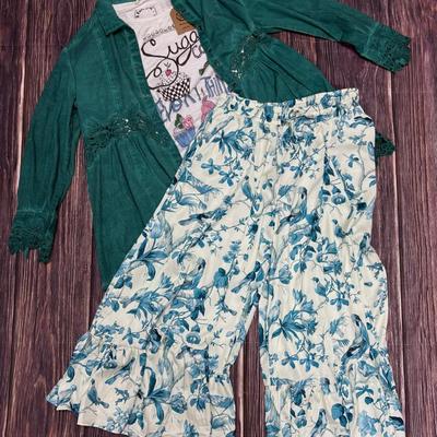A Chic “A Rare Bird” Ensemble
