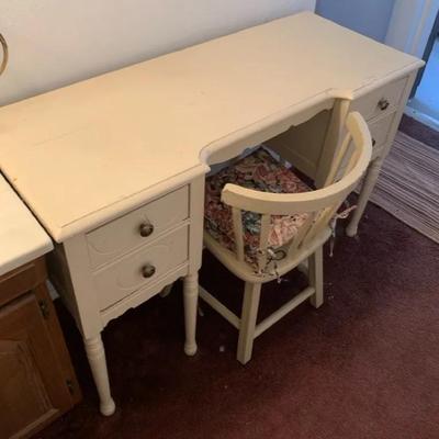 Vintage Style Wooden Vanity Desk
