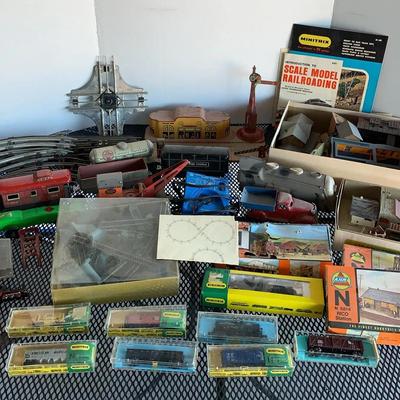 Vintage Toy Trains And Accessories 
