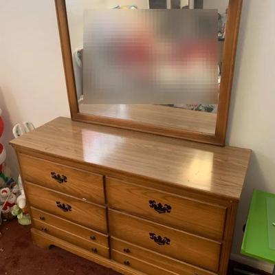 Dresser With Mirror
