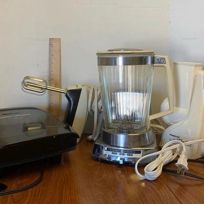 Small Kitchen Appliance - Vtg Blender, Salad Shooter