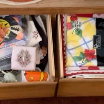 4 Drawers Of Holiday And Seasonal Accessories And Table Coverings