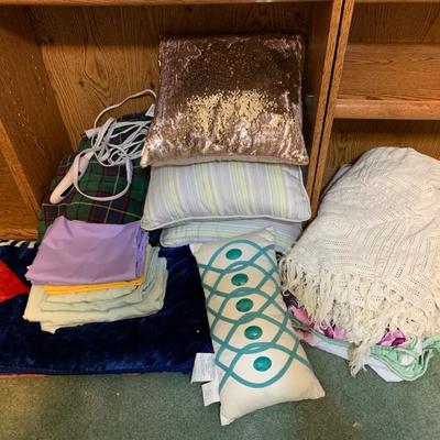 Blankets And Pillows And Sheets ￼