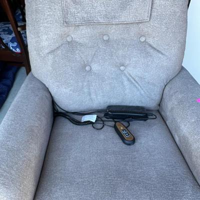 Sale Photo Thumbnail #33: Lift chair