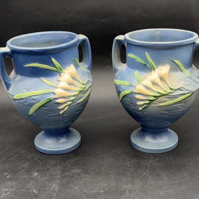 BJ214 Roseville Freesia vases