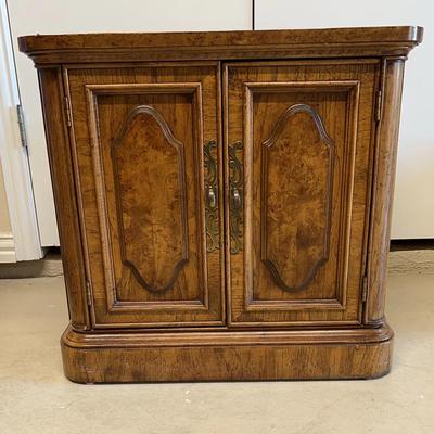 BJ100 Cabinet Nightstand