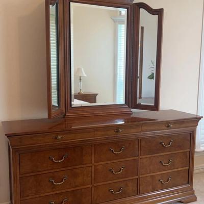 BJ307 Thomasville Dresser W/ Mirror