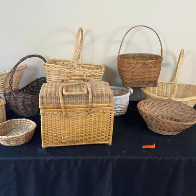 BJ105 Variety Of Craft & Picnic Baskets 