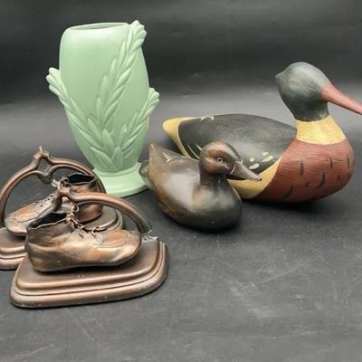 BJ259 Haeger Vase And Hand Carved Ducks