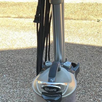BJ127 Shark Professional Vacuum 